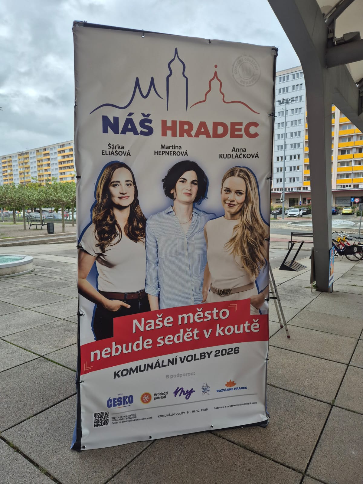 Hlavní plocha — kampaň Naš Hradec — reklamní kostka, Hradec Králové