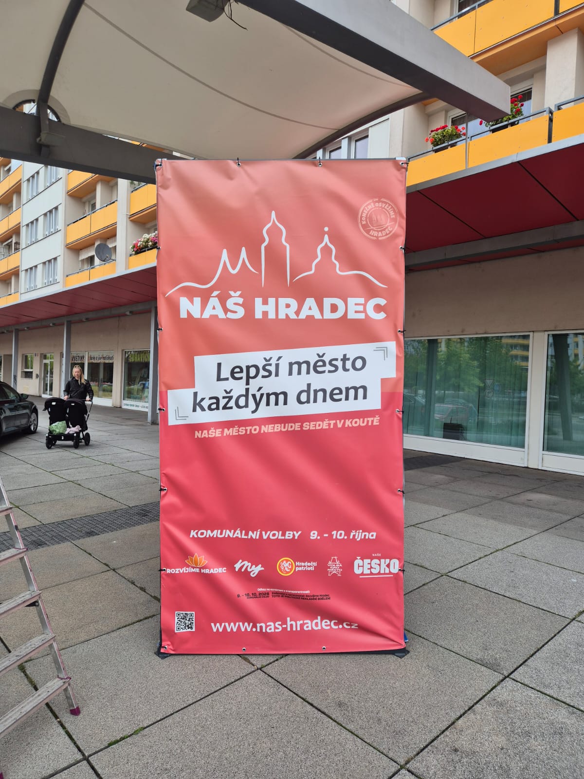 Komunální kampaň — Hradec Králové — reklamní kostka, Hradec Králové